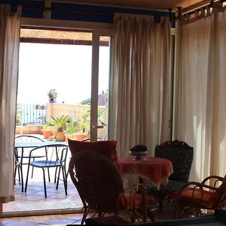 Casa de hóspedes The Dolphins 3*